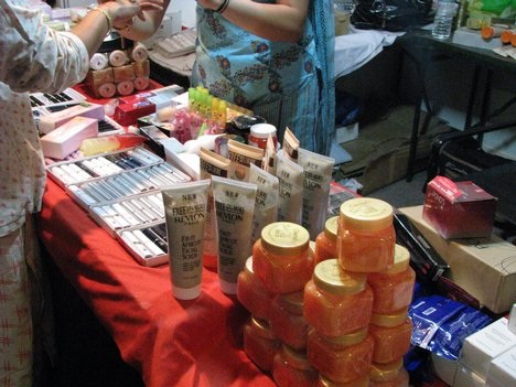 Mỹ phẩm Trung Quốc bị cảnh báo có thể nhiễm chì cao - 1 Mỹ phẩm Trung Quốc được bày bán tràn lan ở nhiều nước châu Á, trong đó có Philippines.