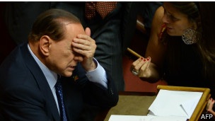 Thủ tướng Italia vượt qua cuộc bỏ phiếu tín nhiệm - 2 Cựu Thủ tướng Berlusconi quyết định bỏ phiếu tín nhiệm chính phủ vào phút chót.