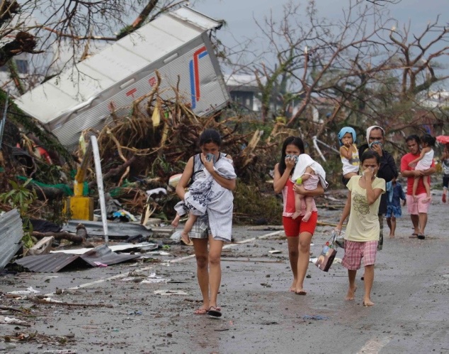 Tổng thống Philippines: Số người chết do bão Haiyan khoảng 2.500 người - 1 Những nạn nhân may mắn sống