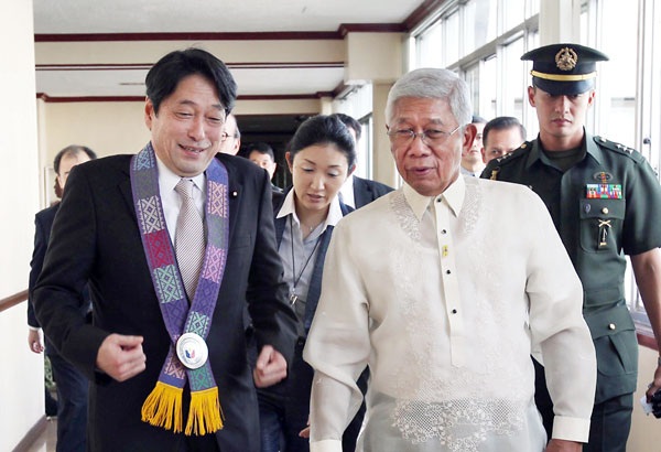 Bộ trưởng Quốc phòng Nhật Bản và Philippines gặp nhau tại thành phố Quezon ngày hôm qua.