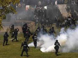 Tấn công bằng bom và lựu đạn xảy ra giữa ban ngày ở thủ đô Bangkok.