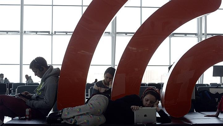 Canada do thám khách đi máy bay thông qua mạng wifi - 1 Canada do thám khách đi máy bay thông qua mạng wifi