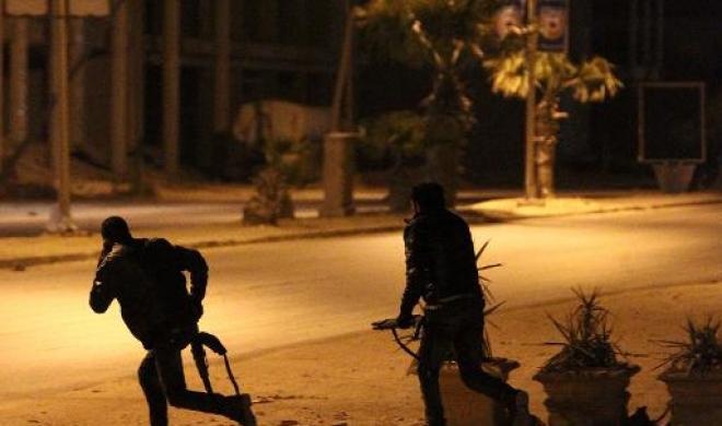 Tư dinh của tân Thủ tướng Libya bị tấn công - 1 Các tay súng tìm cách tiếp cận và tấn công tòa nhà.