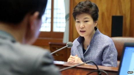 Hàn Quốc họp an ninh bất thường sau vụ nã pháo của Triều Tiên - 1 Bà Park Geun-hye trao đổi trong cuộc họp an ninh bất thường.