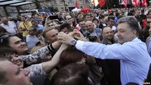 Ông Poroshenko được mệnh danh là “ông
hoàng sô-cô-la” hay “nhà tài phiệt sô-cô-la” của Ukraine.