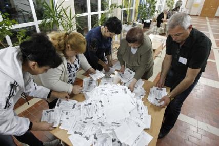 Ukraine: 89% người dân Donetsk ủng hộ quy chế độc lập - 1 Kết quả bỏ phiếu cuối cùng sẽ được công bố trong hôm nay, 12/5.