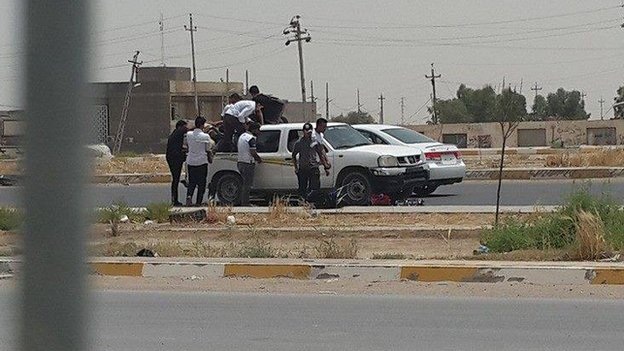 Iraq: Các tay súng bắt cóc hàng trăm sinh viên - 3 Họ lấy các xe ô tô gần đó để trốn
thoát