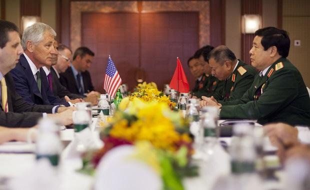 Mỹ, Pháp, Anh sốt sắng về Biển Đông khi gặp Bộ trưởng Phùng Quang Thanh - 2 Bộ trưởng Quốc phòng Mỹ và Việt Nam trong cuộc hội đàm.