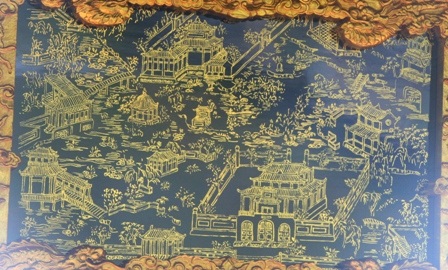 1 vườn Thượng uyển xưa trong Kinh thành Huế hiện đã biến mất do chiến tranh tàn phá, được miêu tả qua tranh gương