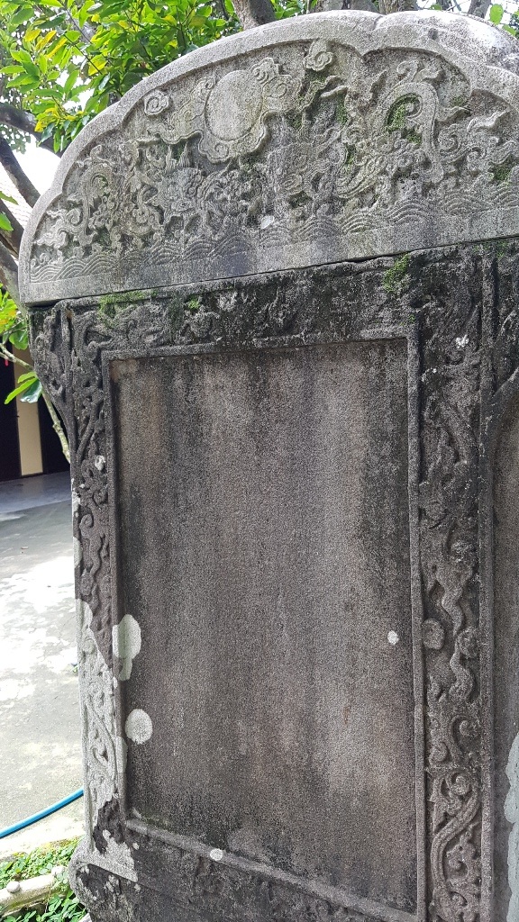 Kỳ 4: Ly kỳ câu chuyện đi tìm dấu tích Cung điện Đan Dương - 29 Trên tấm bia này cũng không còn thấy chữ do bị đục