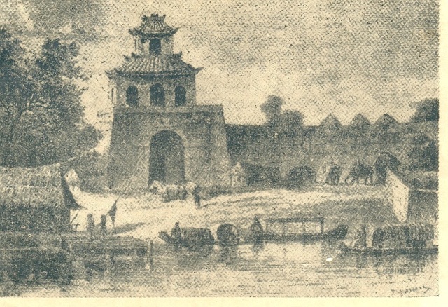 Kỳ 5: Tại sao Phủ Dương Xuân lại “mất tích” bí ẩn? - 4 Cửa chính vào Đô thành Phú Xuân từ khi Nguyễn Phúc Khoát lên ngôi vương (1744) cho đến hết thời Tây Sơn (1802) bên bờ bắc sông Hương. Người châu Âu đến Huế viết đây là cổng vào cung điện chính, có thành quách bao bọc xung quanh (ảnh tư liệu Phạm Văn Sơn sưu tầm). Ngoài Cung điện chính thì còn có 1 Cung điện mùa Đông nằm ở bờ nam sông Hương, là Phủ Dương Xuân