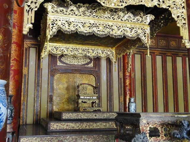 Bảo vật quốc gia - ngai vàng ở Điện Thái Hòa