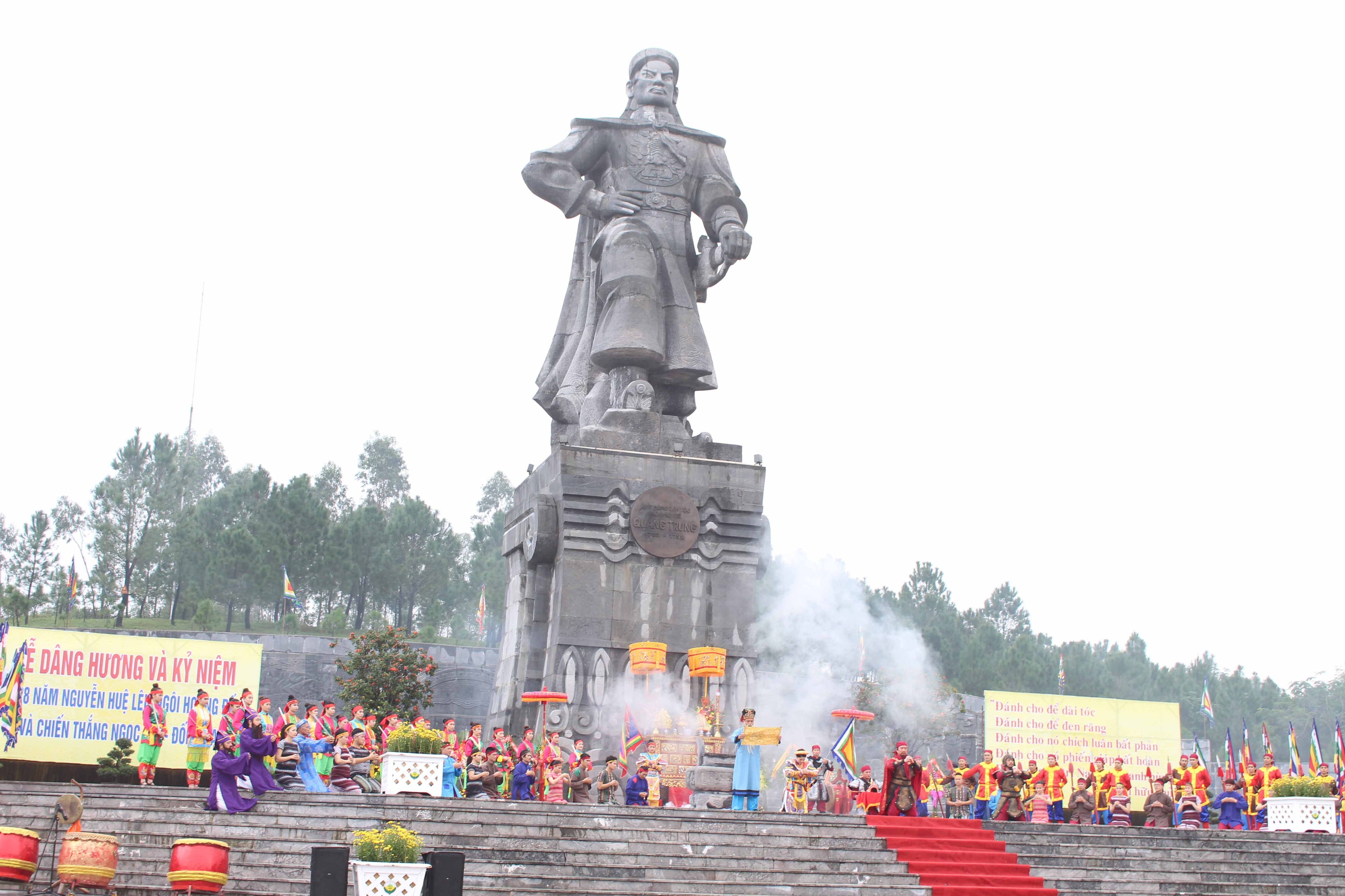 Toàn thể khu tưởng niệm Hoàng đế Quang Trung trong ngày lễ