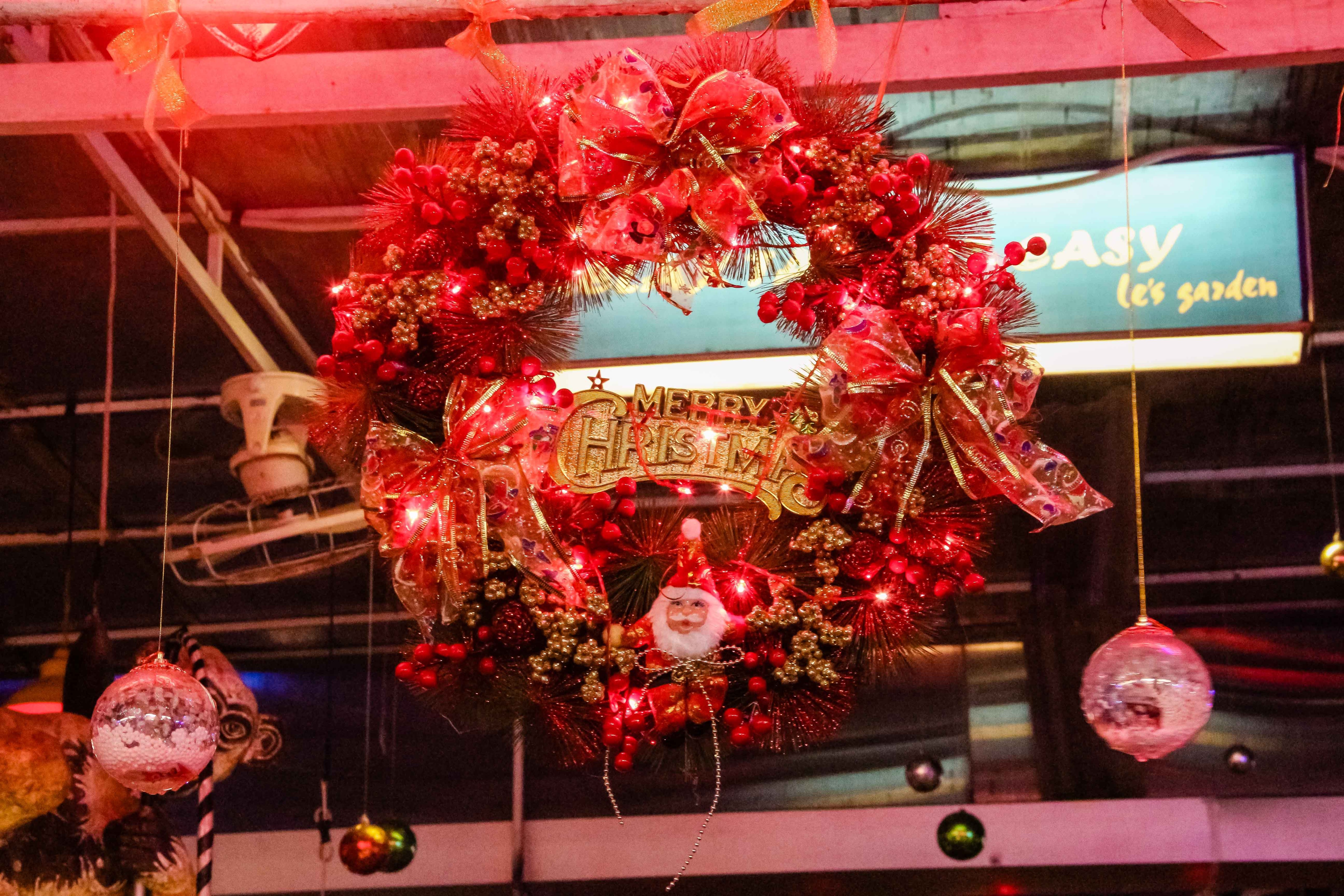 Không khí giáng sinh rộn ràng trên phố Huế - 5