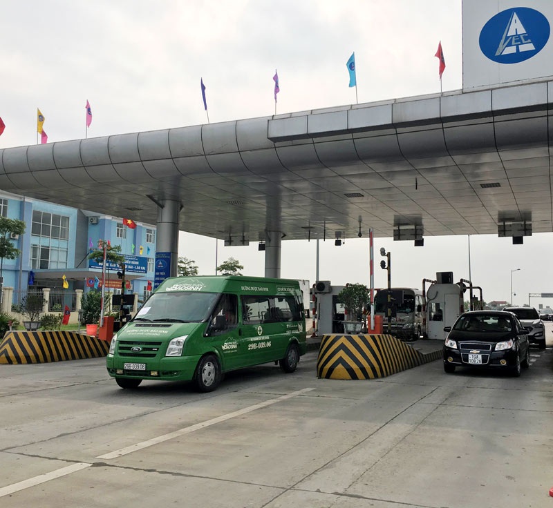 Vì sao các cao tốc hiện đại nhất Việt Nam không thu phí theo tháng, quý? - 1 Cao tốc dài nhất Việt Nam là Nội Bài - Lào Cai vẫn đang thu phí theo lượt
