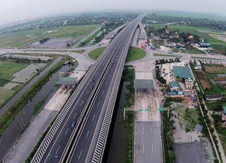 Vì sao không làm đường sắt tốc độ cao thay đường bộ cao tốc Bắc - Nam? - 2 Việc xây dựng đường bộ cao tốc Bắc - Nam được cho là cấp bách