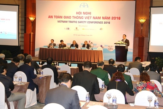 Đề nghị xóa bỏ xe biển xanh, biển đỏ được đưa ra tại Hội nghị An toàn giao thông ngày 22/12