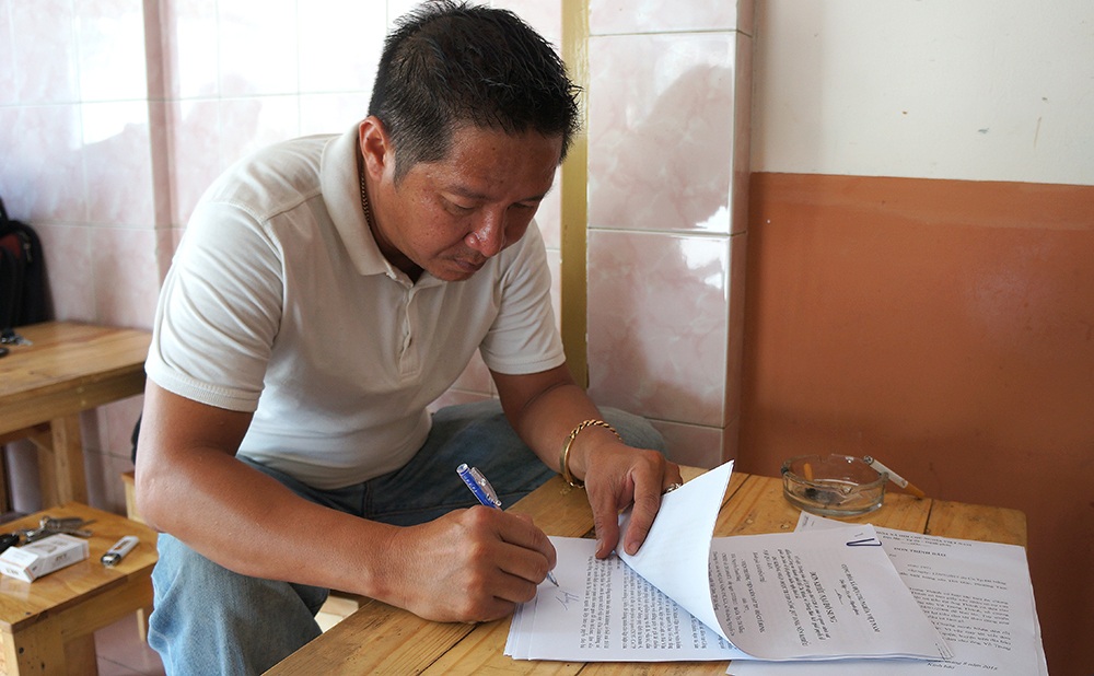 Sập bẫy mua bán đất “ảo”, một Việt kiều đứng trước nguy cơ mất trắng tiền tỷ - 1 Ông Nguyễn Thanh Dũng kí đơn cầu cứu gửi đến Báo Dân trí