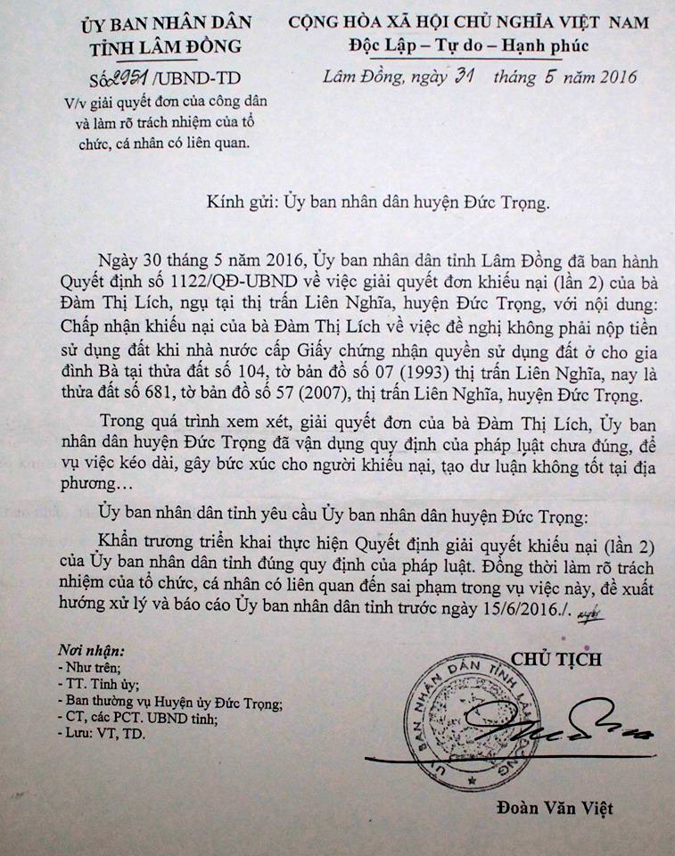 Vụ áp thuế oan 5,7 tỷ đồng: Các quan "đánh bài chuồn" trách nhiệm? - 2
Hơn 2 tháng sau chỉ đạo của Chủ tịch UBND tỉnh Lâm Đồng nhưng huyện Đức Trọng vẫn chưa hoàn tất báo cáo xử lý trách nhiệm các quan hành dân