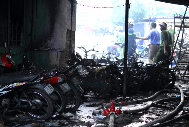 Hiện trường vụ cháy cây xăng xảy ra vào chiều cùng ngày với vụ hoả hoạn khiến 6 người tử vong.