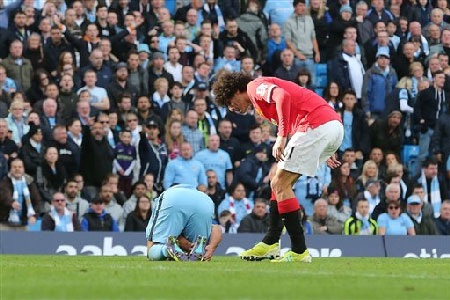 Bản tin thể thao ngày 3/11 - 2 Theo ông Poll, Fellaini xứng đáng nhận thẻ đỏ