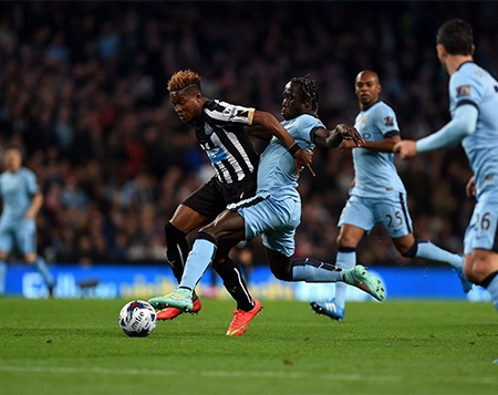 90 phút thảm họa của Man City ngay tại "thánh địa" Etihad - 3 Alan Pardew đang dần giải tỏa sức ép bằng việc đưa Newcastle thi đấu tốt trong thời gian gần đây