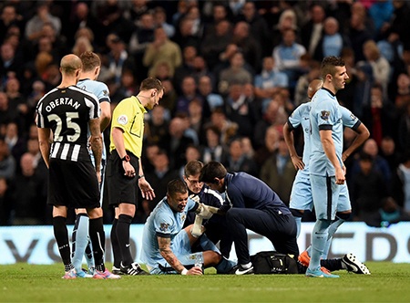 90 phút thảm họa của Man City ngay tại "thánh địa" Etihad - 12 Alan Pardew chưa hết đăm chiêu dù đội bóng của ông đang dẫn trước