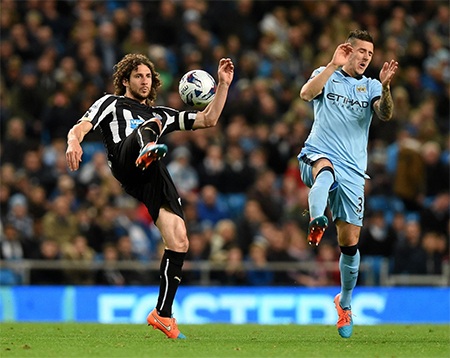 90 phút thảm họa của Man City ngay tại "thánh địa" Etihad - 17 Man City cố gắng gia tăng sức ép nhưng khả năng dứt diểm yếu kém khiến họ khốn khổ