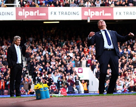 Niềm vui của Allardyce sau bàn thắng thứ hai củ đội chủ nhà