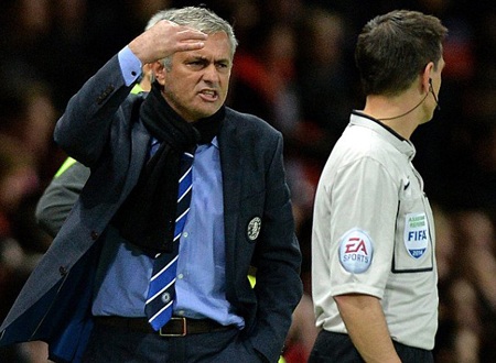 Mourinho bức xúc với trọng tài vì bị “cướp” phạt đền - 1 Mourinho
không hài lòng với trọng tài