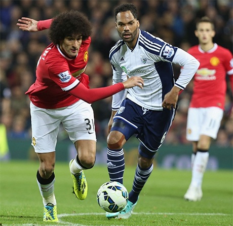 Các cầu thủ MU dồn lên tấn công sau khi phải nhận bàn thua thứ hai