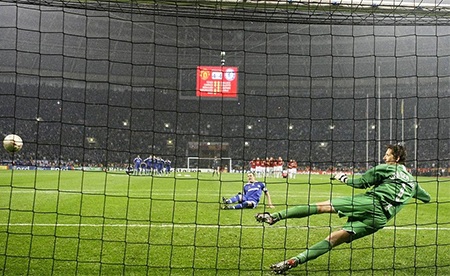 8 đại chiến đáng nhớ giữa MU và Chelsea - 2 Cú trượt chân lịch sử của Jonh Terry