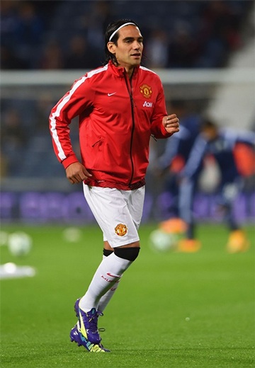 Falcao khởi động trước trận đấu