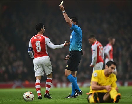 Nhìn lại chiến thắng giúp chiếc ghế của Wenger giảm nhiệt - 6 Các cầu thủ Arsenal chia vui với Sanogo