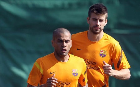 Bản tin thể thao ngày 8/11 - 2 Alves và Pique trên sân tập của Barcelona
