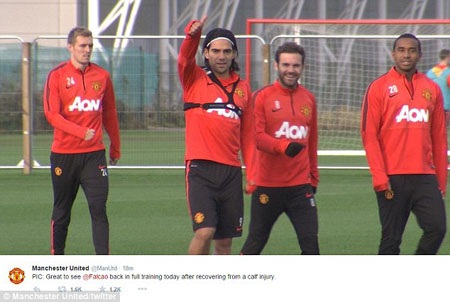 Falcao mang tin vui tới cho MU - 1 Falcao đã trở lại tập
luyện và sẵn sàng tái xuất MU