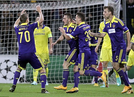 Một bàn thắng đầy bất ngờ của đội chủ nhà