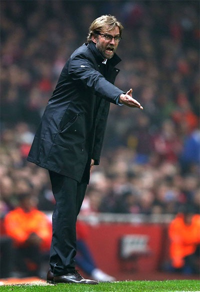 Nhìn lại chiến thắng giúp chiếc ghế của Wenger giảm nhiệt - 12 Klopp hò hét học trò thi đấu bên ngoài sân
