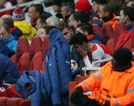 Nhìn lại chiến thắng giúp chiếc ghế của Wenger giảm nhiệt - 13 Nỗi buồn lớn của Arteta khi anh dính chấn thương