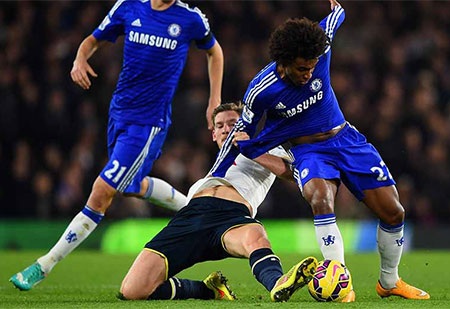 Vertonghen  thi đấu chệch choạcở hàng thủ và thường xuyên để lọt cầu thủ đối phương