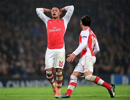 Nhìn lại chiến thắng giúp chiếc ghế của Wenger giảm nhiệt - 9 Sự tiếc nuối sau khi dứt điểm hỏng của tiền vệ bên phía đội chủ nhà