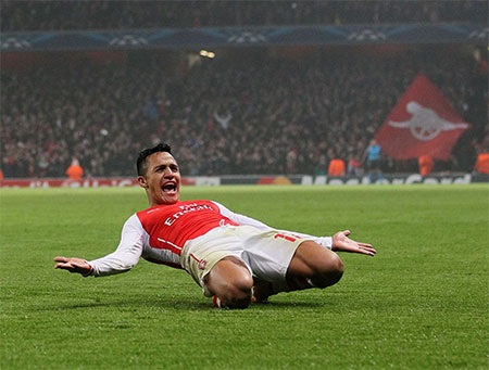 Nhìn lại chiến thắng giúp chiếc ghế của Wenger giảm nhiệt - 16 Một bàn thắng thể hiện kỹ thuật và khả năng quan sát tuyệt vời của tiền đạo người Chile