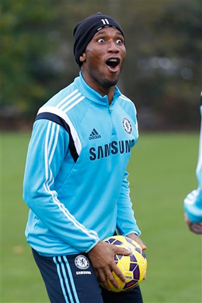 Bộ mặt hài hước của Drogba