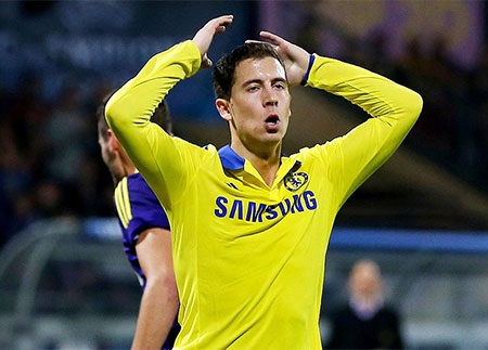 Tiền vệ của Chelsea sút quá dễ, có vẻ anh đã bị áp lực, thủ thành Handanovic dễ dàng cản phá