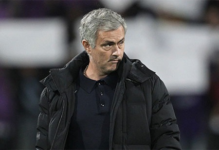 Anh mắt bực bội của Mourinho khi các học trò chỉ có 1 điểm