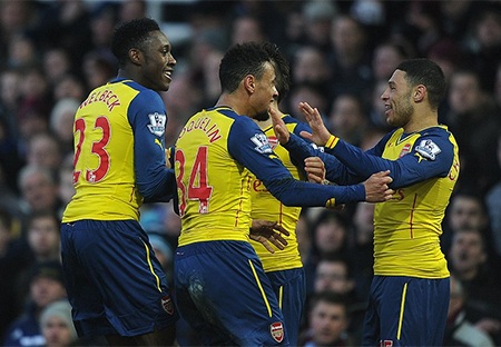 Arsenal giành vị trí thứ 5 từ tay West Ham - 1 Niềm vui của các cầu thủ Arsenal sau khi ghi bàn