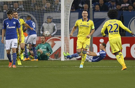 Chelsea giành chiến thắng dễ dàng trên sân của Schalke