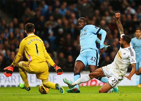 Man City ngược dòng thắng Swansea - 1 Yaya Toure ấn định chiến thắng cho Man City