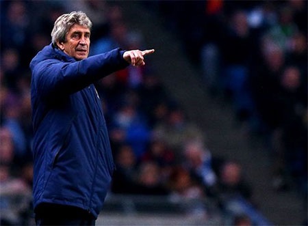 Các chiến lược gia có nguy cơ “bị trảm” tại Premier League - 3 Manuel Pellegrini