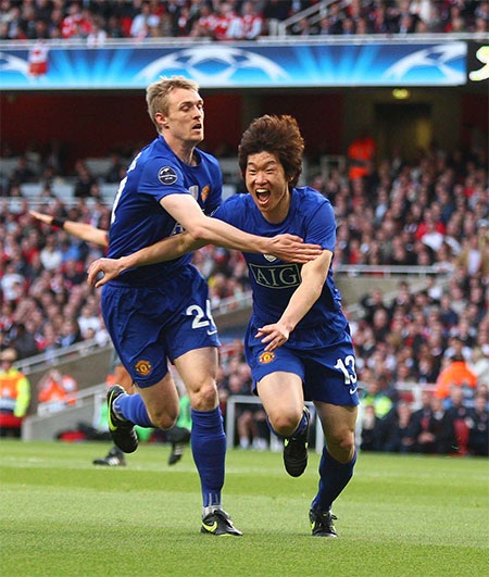 Tháng 5/2009: Park Ji Sung ăn mừng bàn thắng vào lưới Arsenal tại bán kết lượt đi Champions League